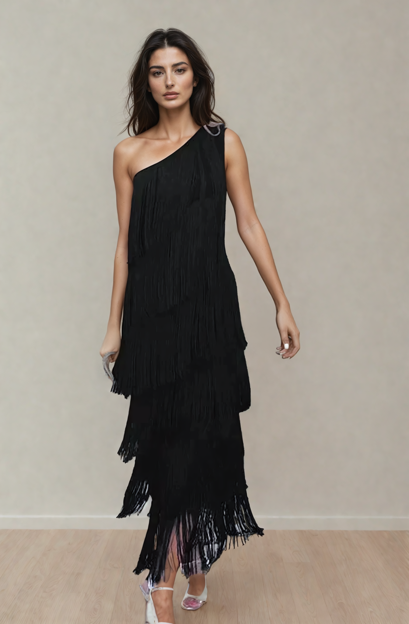 Elegante vestido con flecos