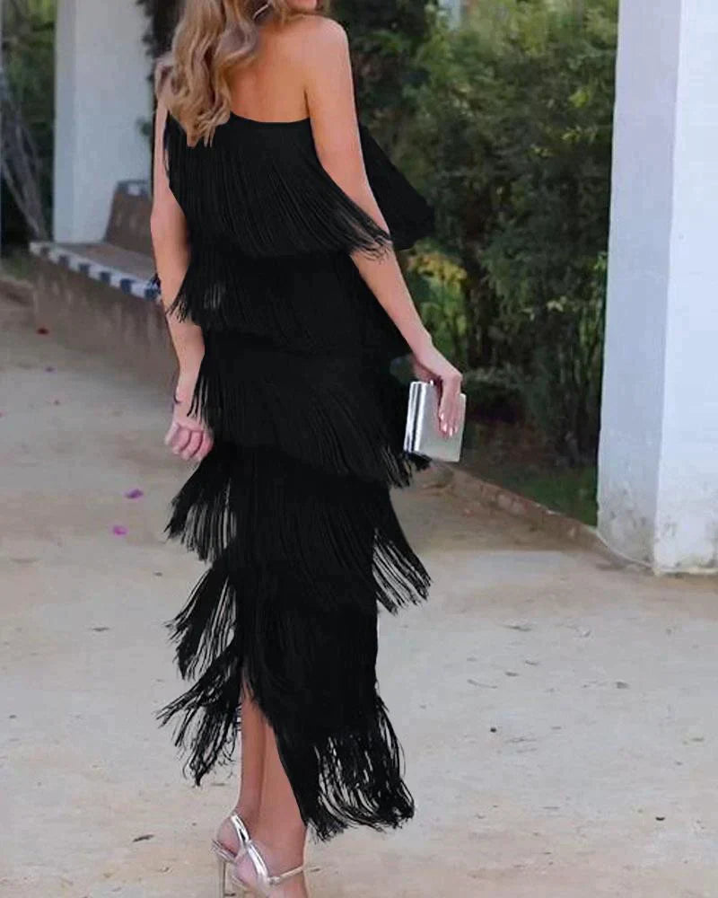 Elegante vestido con flecos