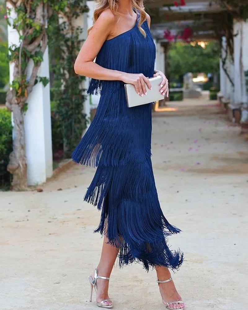 Elegante vestido con flecos