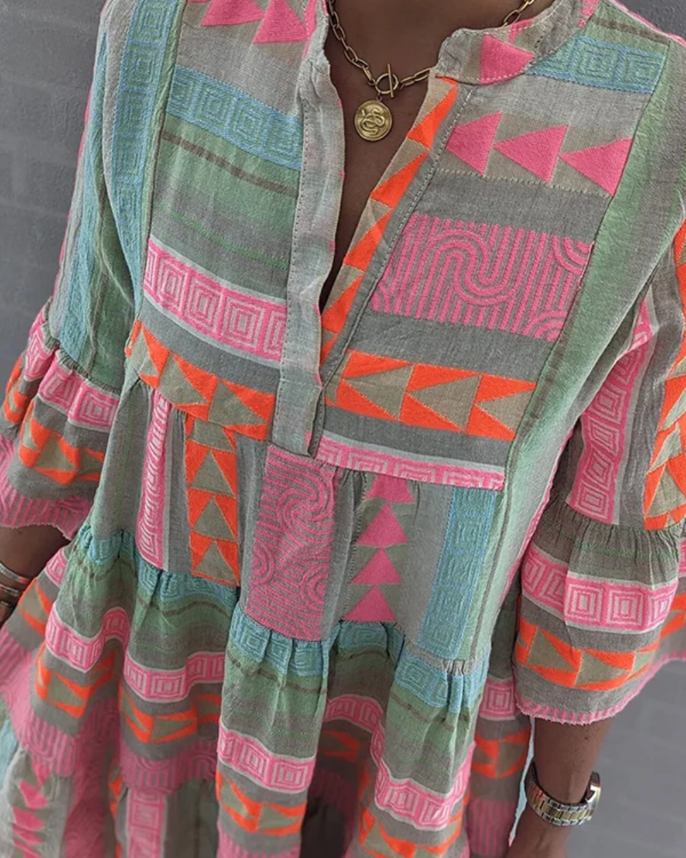 Elegante vestido de mujer de colores