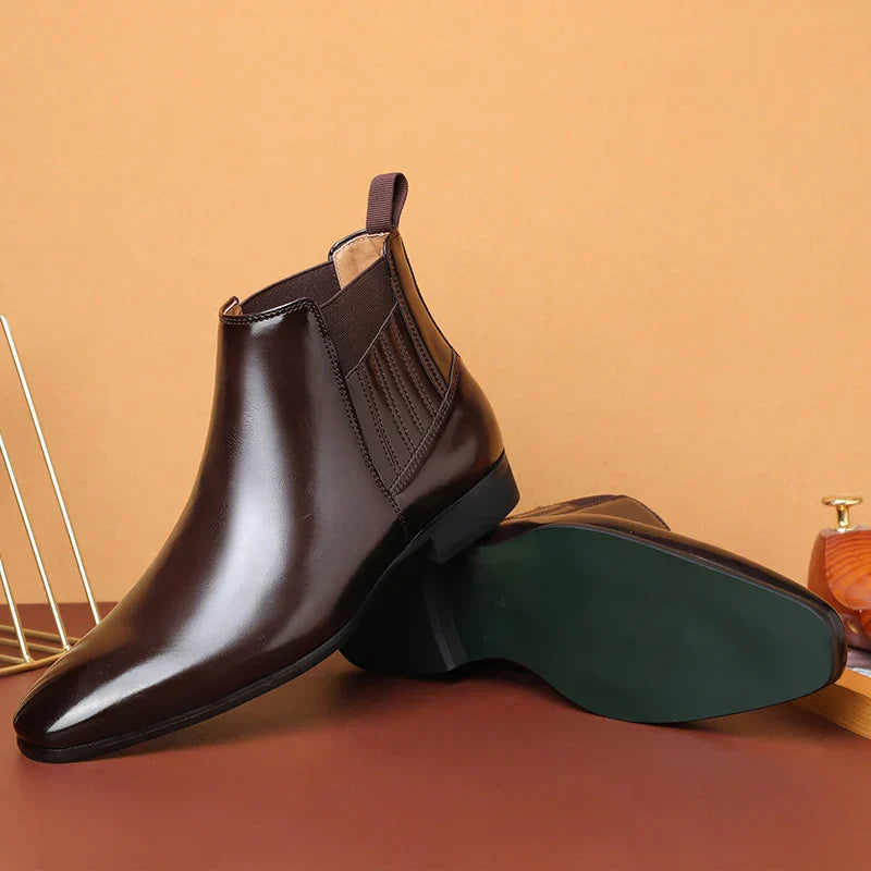 Botas elegantes de cuero