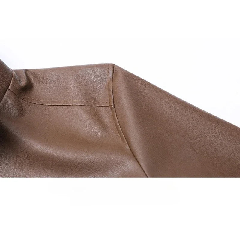 Elegante cazadora bomber de piel