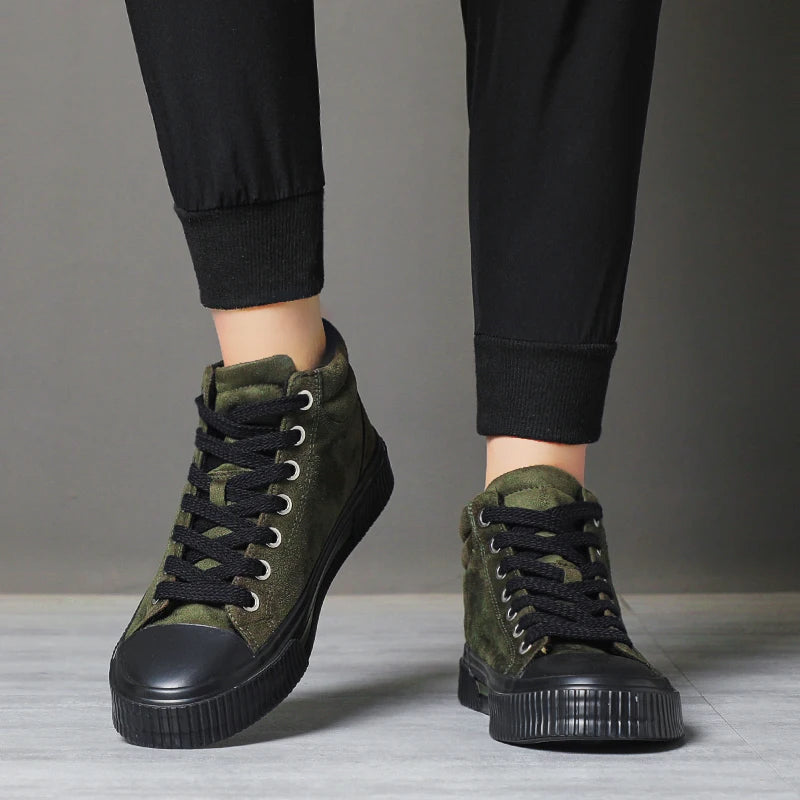 Zapatos elegantes de ante alto