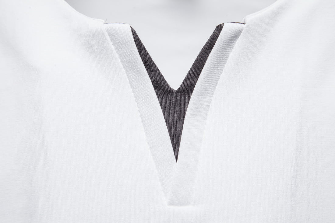 Elegante camisa con cuello en V