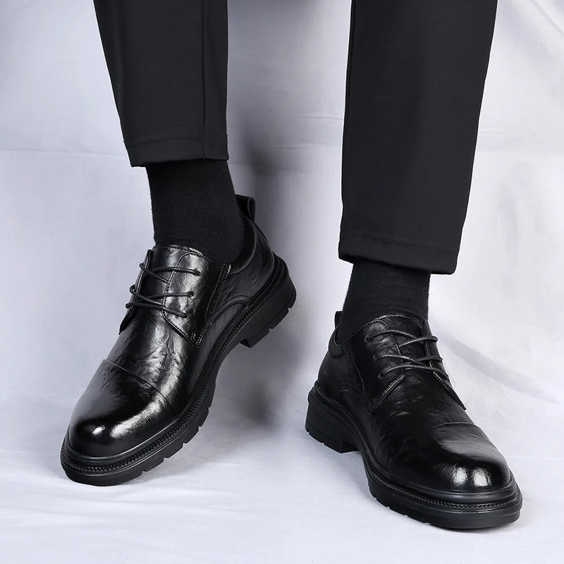 Zapatos elegantes de cuero de estilo británico