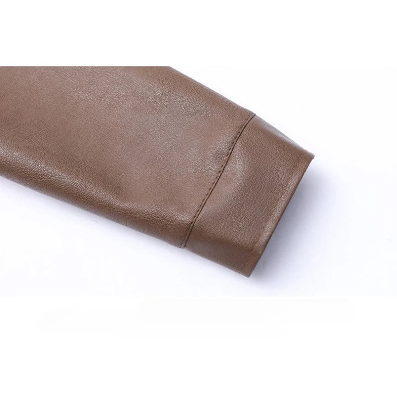 Elegante cazadora bomber de piel