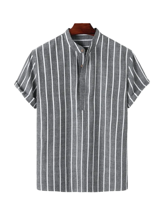 Elegante camisa de rayas de manga corta
