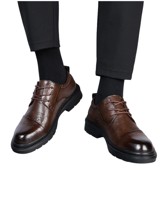 Zapatos elegantes de cuero de estilo británico